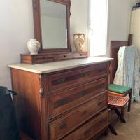 credenza con specchiera