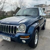 Jeep cherokee automatica assicurata e tagliandata