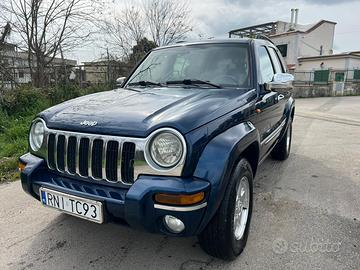Jeep cherokee automatica assicurata e tagliandata