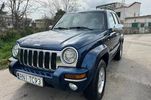 Jeep cherokee automatica assicurata e tagliandata