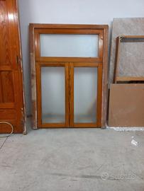 finestra vetrata in legno massello