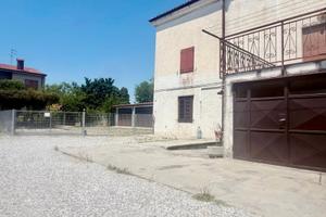 Casa rustica con ampio scoperto