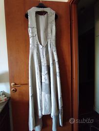 Abito da sera in paillettes argento