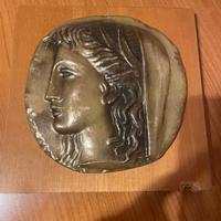 moneta riprodotta su legno