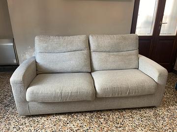 Divano “Poltrone e sofa’”.