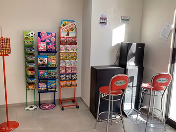 Locale in Centro con vetrina fronte strada