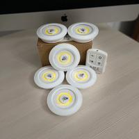 Faretti adesivi a batteria con telecomando