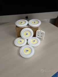 Faretti adesivi a batteria con telecomando