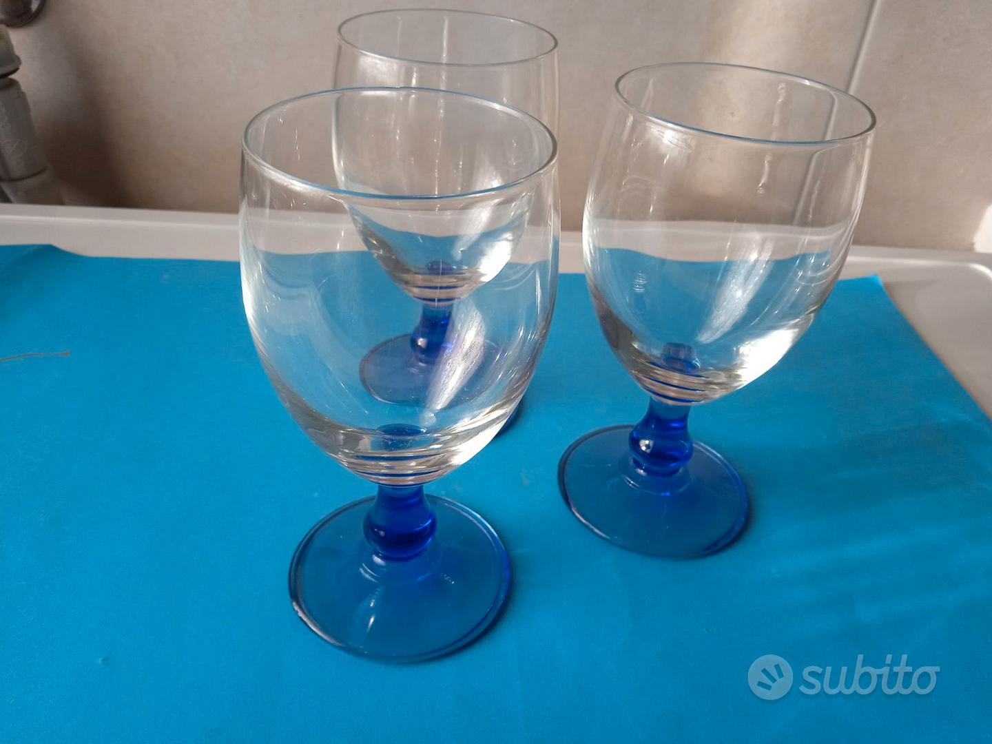 Bicchieri calice base blu (857) - Collezionismo In vendita a Milano