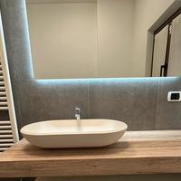 Mobile bagno con piano appoggio  e lavabo