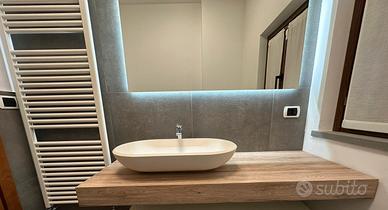 Mobile bagno con piano appoggio  e lavabo
