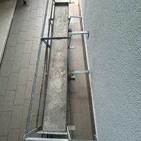 Due Fioriere da poggilo in metallo