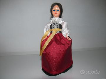 Bambola Tradizionale di Macugnaga con Abito Tipico