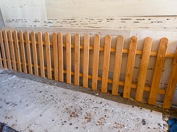 Cancellata staccionata in legno