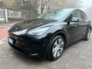 Tesla model Y RWD