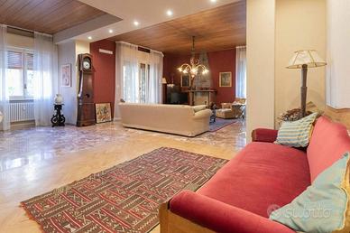Appartamento di 140 m² con 4 locali a Bologna