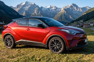 Toyota c-hr hybrid full optional