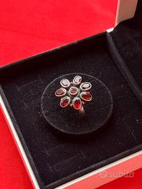 Prestigioso anello in Argento con granati
