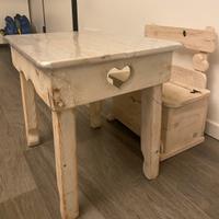 Tavolo con panchetta in legno