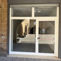 Locale ben ristrutturato