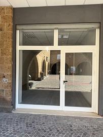 Locale ben ristrutturato