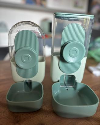 Distributore automatico di cibo e acqua per Gabbia