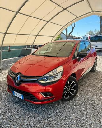 Renault Clio TCe 12V 90 CV 5 porte Moschino Intens