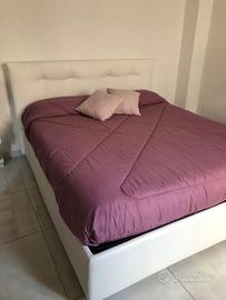 Letto contenitore matrimoniale.