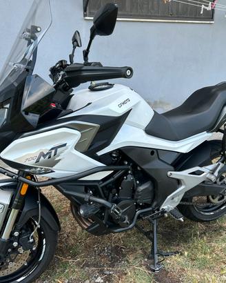 CF Moto MT700