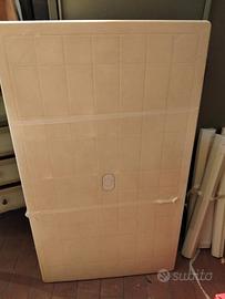 Tavolo da giardino con sedia bianco