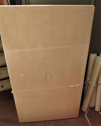 Tavolo da giardino con sedia bianco