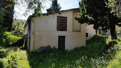 Rustico / Casale di 320 m² con più di 5 locali a L