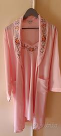 Vestaglia e sottoveste rosa anni '70
