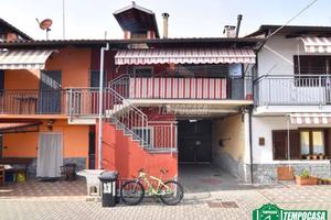TRILOCALE IN PICCOLO CONTESTO E IN ZONA COMODA AI