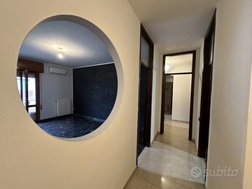 QUADRILOCALE CON 2 GARAGE e posto auto.