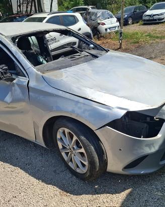 MERCEDES CLASSE A180 PREMIUM SINISTRATA 18
