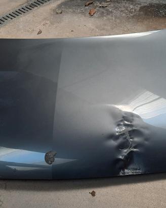 Cofano Mercedes Classe V W447 danneggiato
