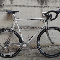 Bici da corsa in acciaio