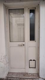 Porta in alluminio.