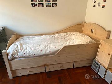 Letto di legno per bambini + comodino e materasso