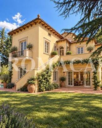 Villa di 305 m² con più di 5 locali e box auto a B