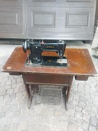 Antica macchina da cucire Singer