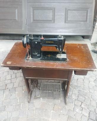 Antica macchina da cucire Singer