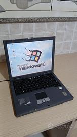 Notebook Acer Aspire 1310 con Windows 98