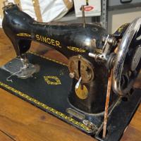 Macchina da cucire Singer a pedale da restaurare