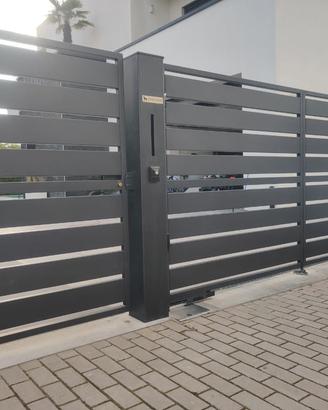 Cancello moderno su monoblocco 4Mt