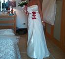 Vestito da sposa bianco con inserto rosso