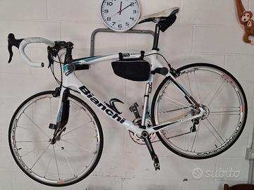 Bici da corsa Bianchi in carbonio