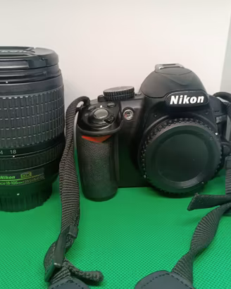 Nikon D3100 + obiettivo 18-105 mm