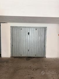 Box auto 23 mq in via del Canaletto
